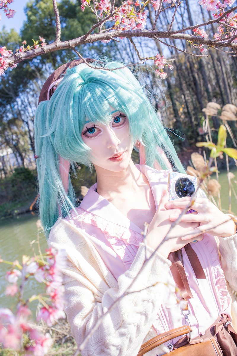 bingxuehulang's tweet photo. 宝宝我可以吗？
#femboy #男の娘 #初音ミク #cosplay https://t.co/cKuD4kyhpp