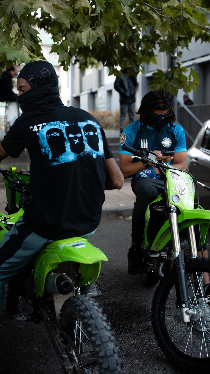 omerta47rcrds's tweet photo. L’image d'la cité, une bécane à une main
un tireur cagoulé .. #93 🥷🏽💎
« Blue magic » disponible sur https://t.co/ZpyAHsMBvH https://t.co/7qFLonS7m8