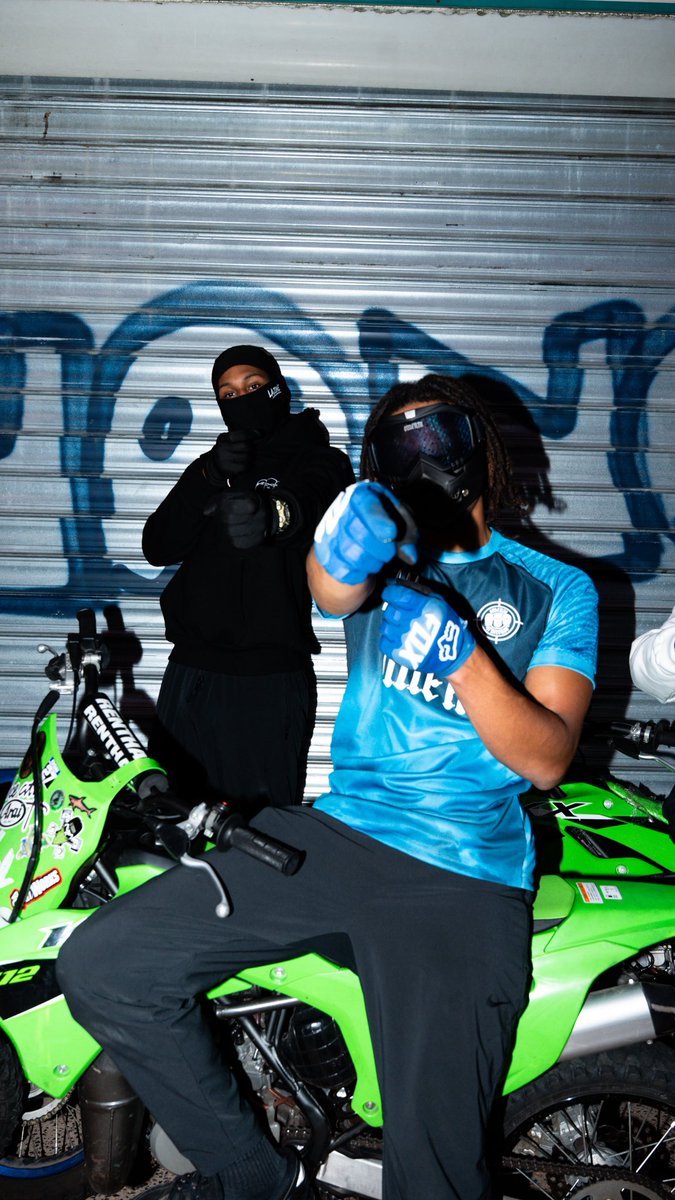 omerta47rcrds's tweet photo. L’image d'la cité, une bécane à une main
un tireur cagoulé .. #93 🥷🏽💎
« Blue magic » disponible sur https://t.co/ZpyAHsMBvH https://t.co/7qFLonS7m8