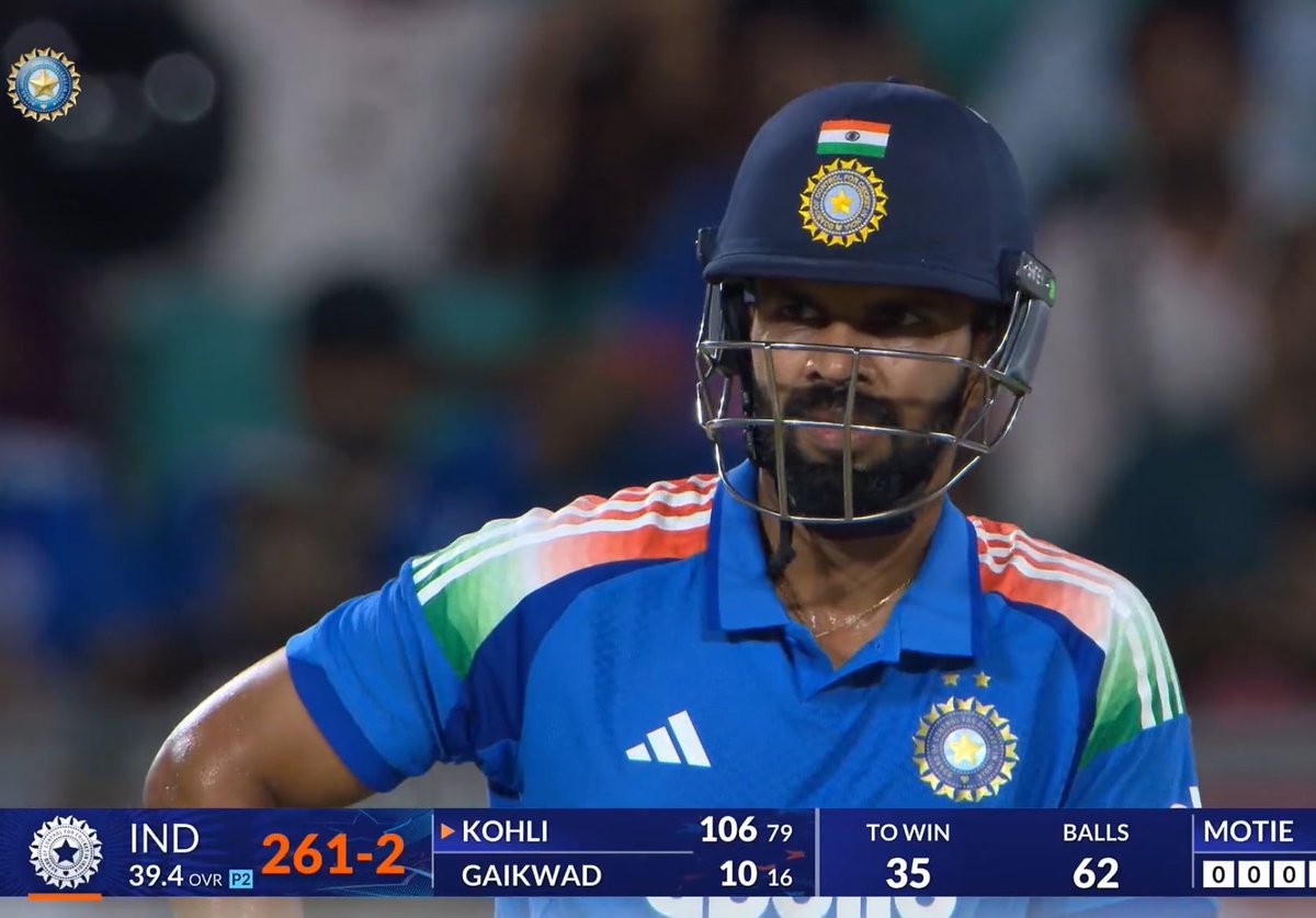 definitelynot05's tweet photo. Fans have already started bashing Ruturaj for his slow start 😭 Bro, Virat is in good rhythm after a solid partnership with Gill.

We can clearly see Rutu taking singles and giving the strike to Virat.

Just remember, MSD played a defensive block, so Virat will finish the game. https://t.co/FVwyh8jcfx