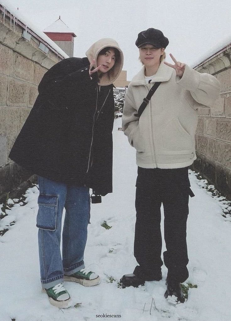 angeljjkjm's tweet photo. hi!!! looking for ot7 ARMY moots :)
  𑣲. hannah, 26, she/her
  𑣲. jikook bias 🐰🐣
  𑣲. baby ARMY – arirang era
  𑣲. went to arirang chicago day 1 &amp; 2
  𑣲. fav albums are lys tear and dark &amp; wild
  𑣲. i also love ariana grande and stray kids
#armytwt #btstwt #ARMY #BTS https://t.co/wHqNvA8QDM