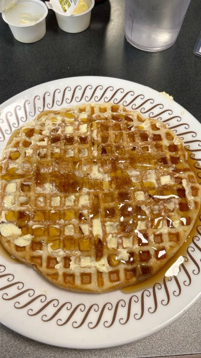 DarkSalxm's tweet photo. Pancakes or waffles? https://t.co/5SKM9rmLAW