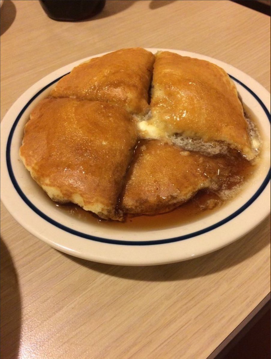DarkSalxm's tweet photo. Pancakes or waffles? https://t.co/5SKM9rmLAW