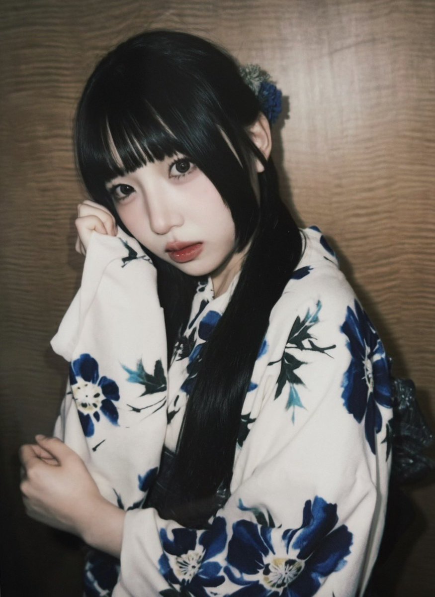 r9p7p's tweet photo. 鮮やかに染まる色とりどりの
肌色の横顔を見つめている https://t.co/hD436erZf2