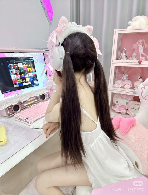 robem_1j76's tweet photo. 有人要锐评我的福吗？

1：看福    2：看🐻

Luo照  实况！！,看了别说黑就行…… https://t.co/UJDu9PuHKW