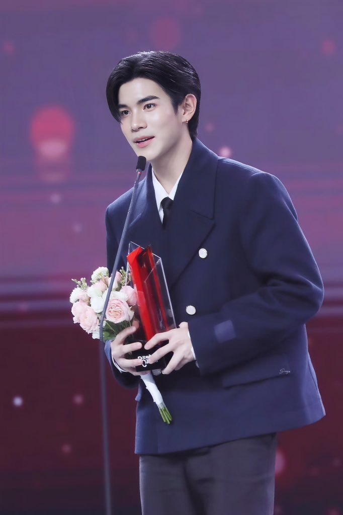 Song_apple0422's tweet photo. 🥹 To more radiant days ahead🫰

CONGRATS FOURTH AND TANRAK
#FourthBLActorOfTheYear
#Fourthnattawat #โฟร์ทณัฐวรรธน์ https://t.co/cq6UGPqPUP