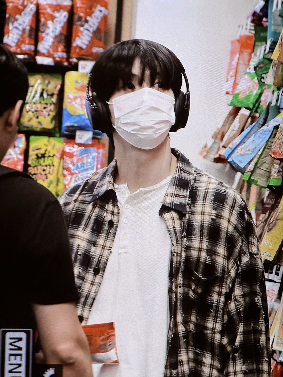 twelve05cm's tweet photo. soobin and his jellies against the world 😭 https://t.co/XGNYeEQgOr