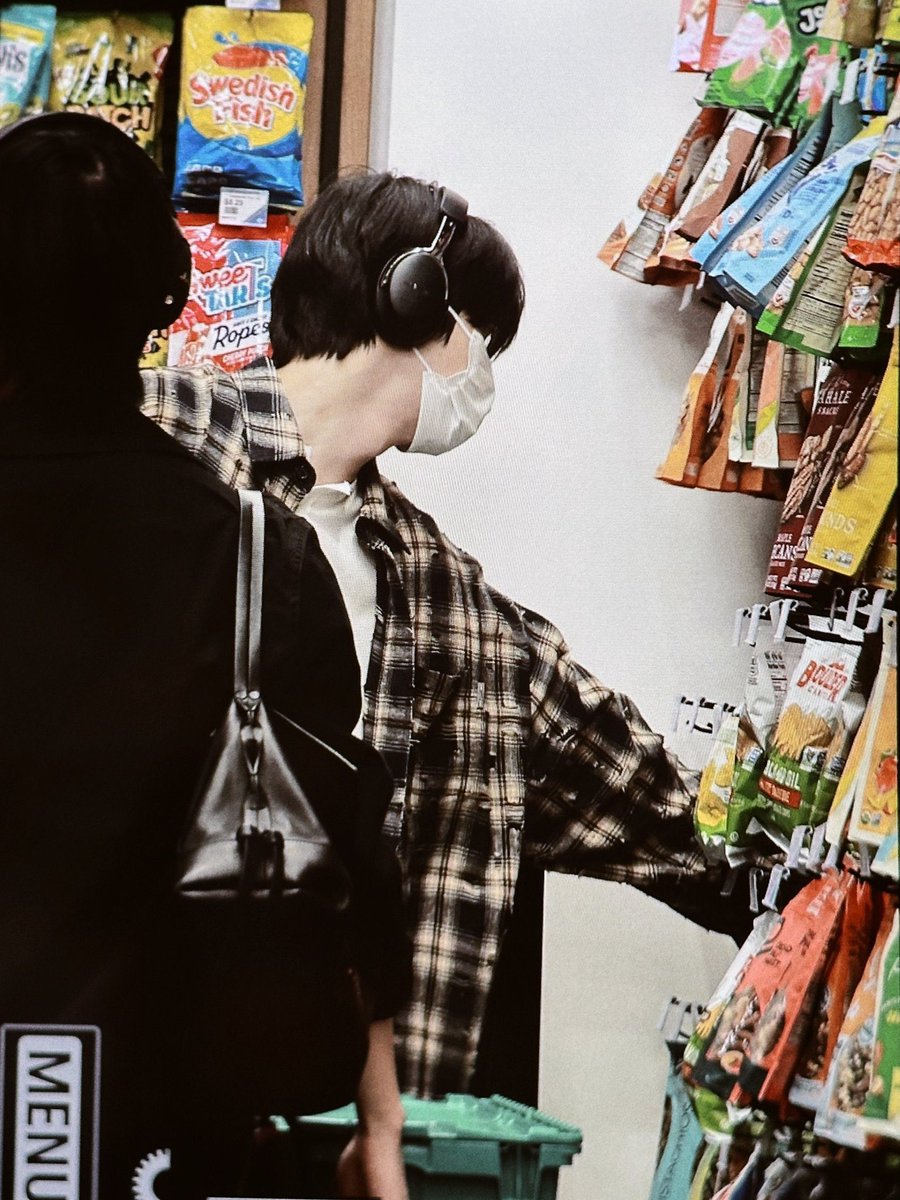 twelve05cm's tweet photo. soobin and his jellies against the world 😭 https://t.co/XGNYeEQgOr