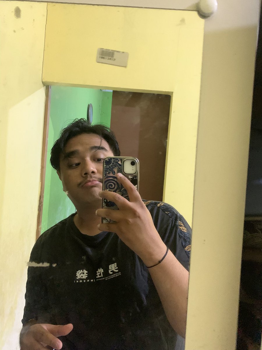 binter299's tweet photo. new haircut😬 https://t.co/8WY5PTU68w