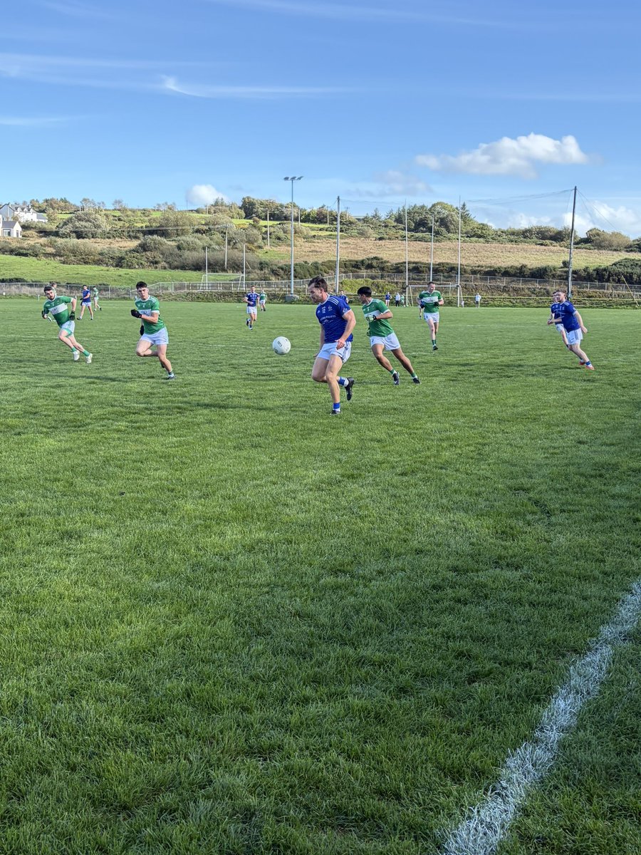 NaomhAbanGAA's tweet photo. 🏐Cluiche Ceathrú Ceannais Craobh Príomh Idirmheánach Chorcaí
Leathama:
🔵⚪️Naomh Abán 3:04 (13)
🟢⚪️Maigh Chromtha 0:07 (7)
Naomh Abán lead by 6
Brón orainn, níl an “Coverage” go maith anseo 😕
#MCPgroup @OfficialCorkGAA @MacroomGAA https://t.co/kInd9vUsPe