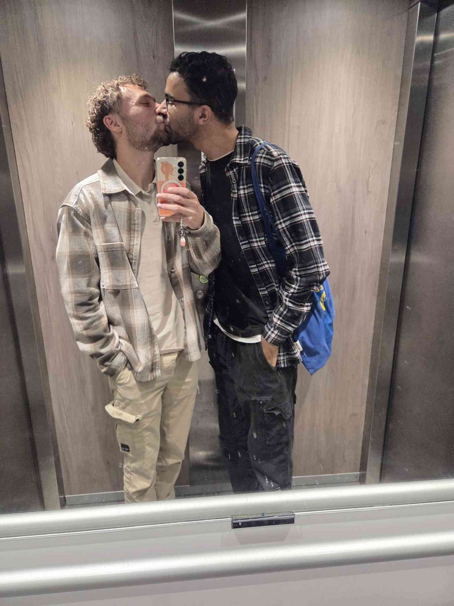 Wikif4g's tweet photo. #LGBTQIALeaveAreFalling My boo 💛 https://t.co/qE85ME9lIk