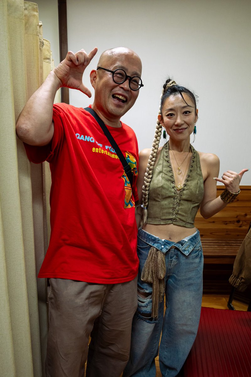 sugi_mu's tweet photo. 「スギムさんに会わせたい人が居る」て楽屋に連れてかれたらSUGAR SOULのaicoさんで、早速、下ネタの話になってイメージと全然違った　#りんご音楽祭 https://t.co/sMJ3tG1N7M