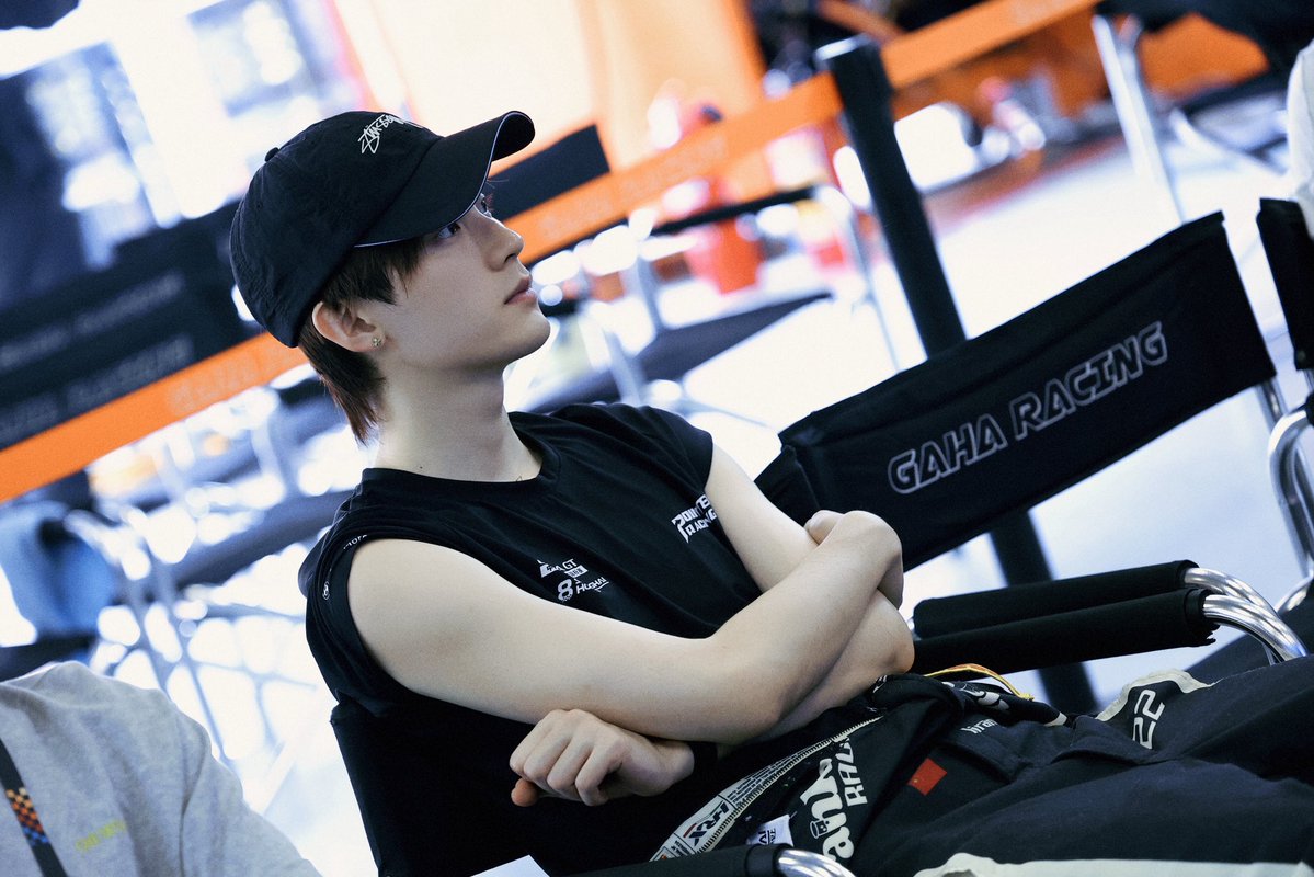 zhouyiran_thai's tweet photo. [📸] 260927 | ZhouYiran Studio Update 

เสียงเครื่องยนต์กระหึ่ม พร้อมลุยเต็มที่ในสนาม! 

ขอแสดงความยินดีกับนักแข่ง Yiran.Z @周翊然Tz โจวอี้หราน และเพื่อนร่วมทีม FRK Pointer GAHA Racing รถหมายเลข 56 ที่คว้า อันดับ 3
ในคลาส GT3 AM จากการแข่งขันรอบหลัก 2026 Shanghai 8 Hours Endurance Race

🔗 https://t.co/aVfGupwd3o

#Zhouyiran #โจวอี้หราน #周翊然