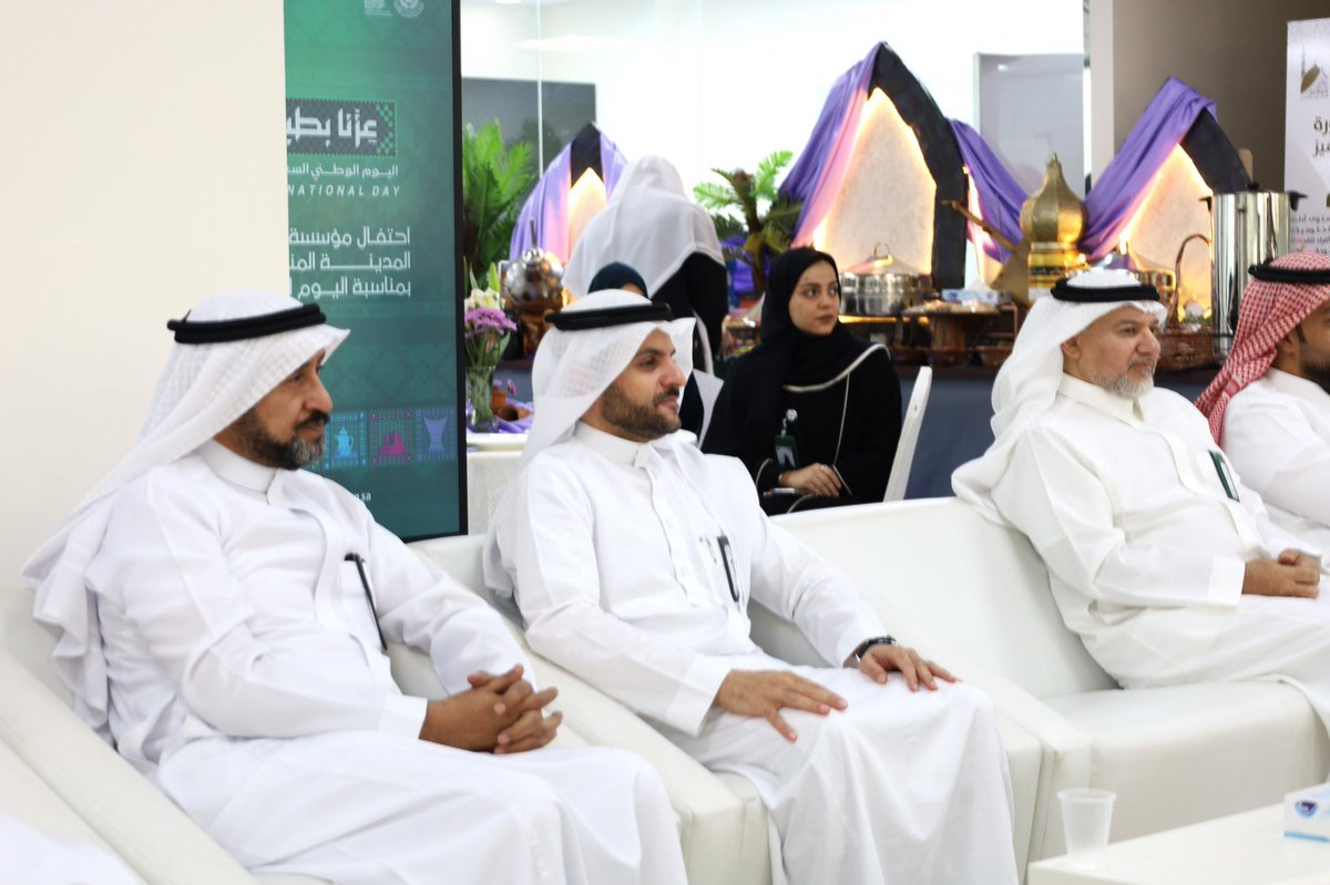 News_Almadinah's tweet photo. بحضور الأمين العام لمؤسسة الجائزة المهندس محمد بن إبراهيم عباس احتفى منسوبو مؤسسة #جائزة_المدينة_المنورة بمناسبة #اليوم_الوطني_السعودي الـ96، في أجواء تجسّد الاعتزاز بالوطن والانتماء إليه، وتستحضر مسيرة حافلة بالإنجازات، وتطلعات طموحة نحو مستقبل أكثر ازدهارًا. https://t.co/n9VDjvX5gT
