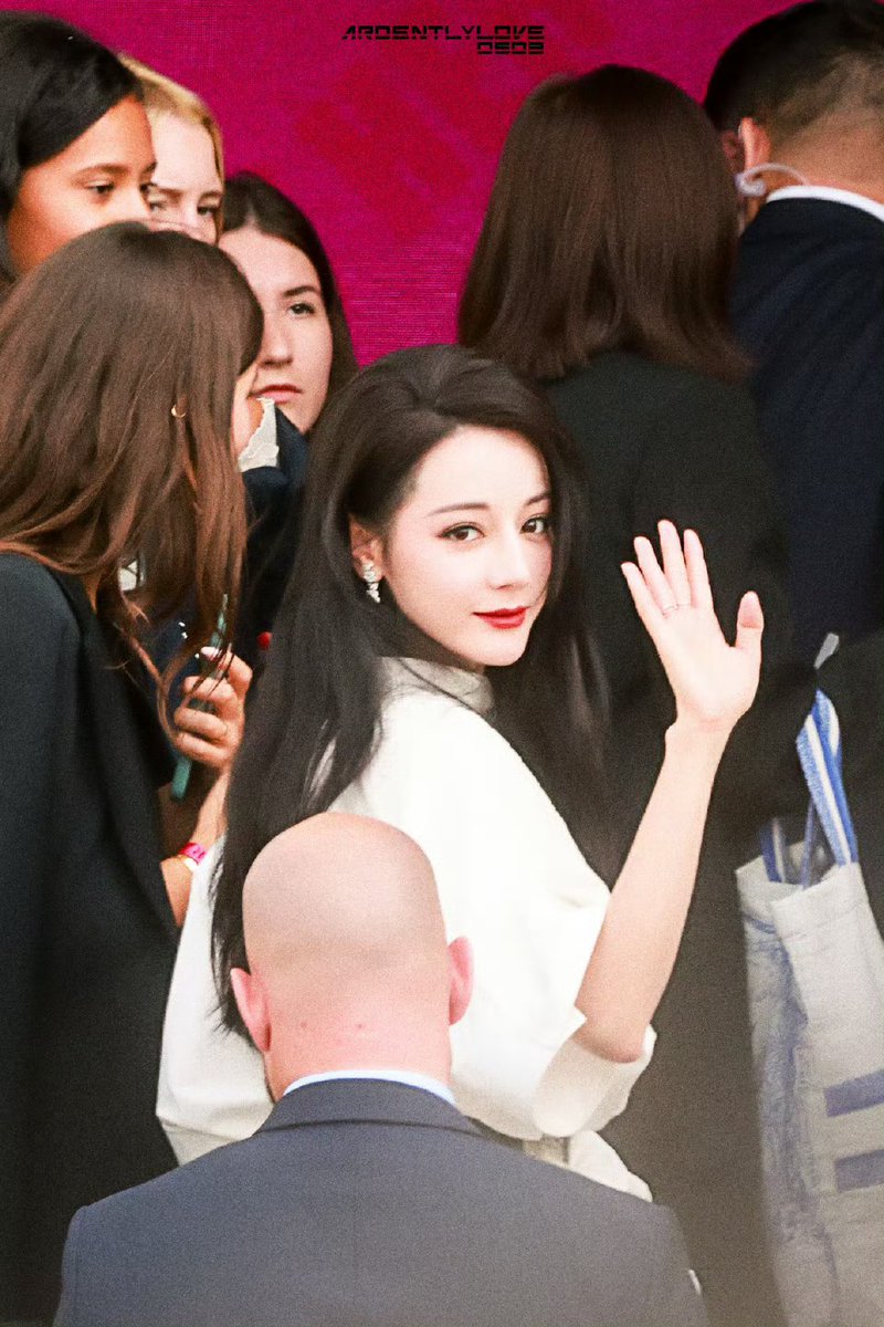 Dilraba_fans's tweet photo. 回顾女神第一次参与迪奥的时装活动
#Dilraba #Dior #DiorSS27
#DilrabaXDiorSS27   @Dior https://t.co/rjH1qD7NlL