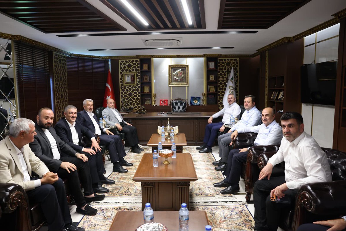 fmfedaioglu's tweet photo. 📍 Nizip

AK Parti Grup Başkanvekilimiz Sayın Abdulhamit Gül, teşkilatımızın kıymetli mensuplarıyla birlikte, geçmiş dönem Nizip Belediye Başkanımız Sayın Mehmet Sarı’yı iş yerinde ziyaret ettik.

Nazik ev sahipliği ve samimi sohbeti için Sayın Mehmet Sarı’ya teşekkür ediyor, çalışmalarında kolaylıklar diliyorum.

Nizip’imizin değerlerine, teşkilatımızın her bir neferine gönül bağımız ve vefamız daimdir.

@abuyukgumus 
@abdulhamitgul 
@hakanaksu058 
@iekarayel 
@mustafaguzel027 
@fatihaltunses 
@mehmetsarinizip 
@AKPartiG_Antep 
@AKGMTeskilat 
@Akparti
