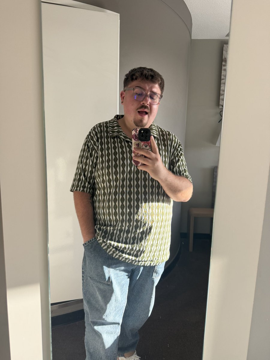 Danny_lgr's tweet photo. Sympa le miroir de l’hôtel ! 🤭#LGBTQIALeaveAreFalling https://t.co/rF4wwW5pNJ