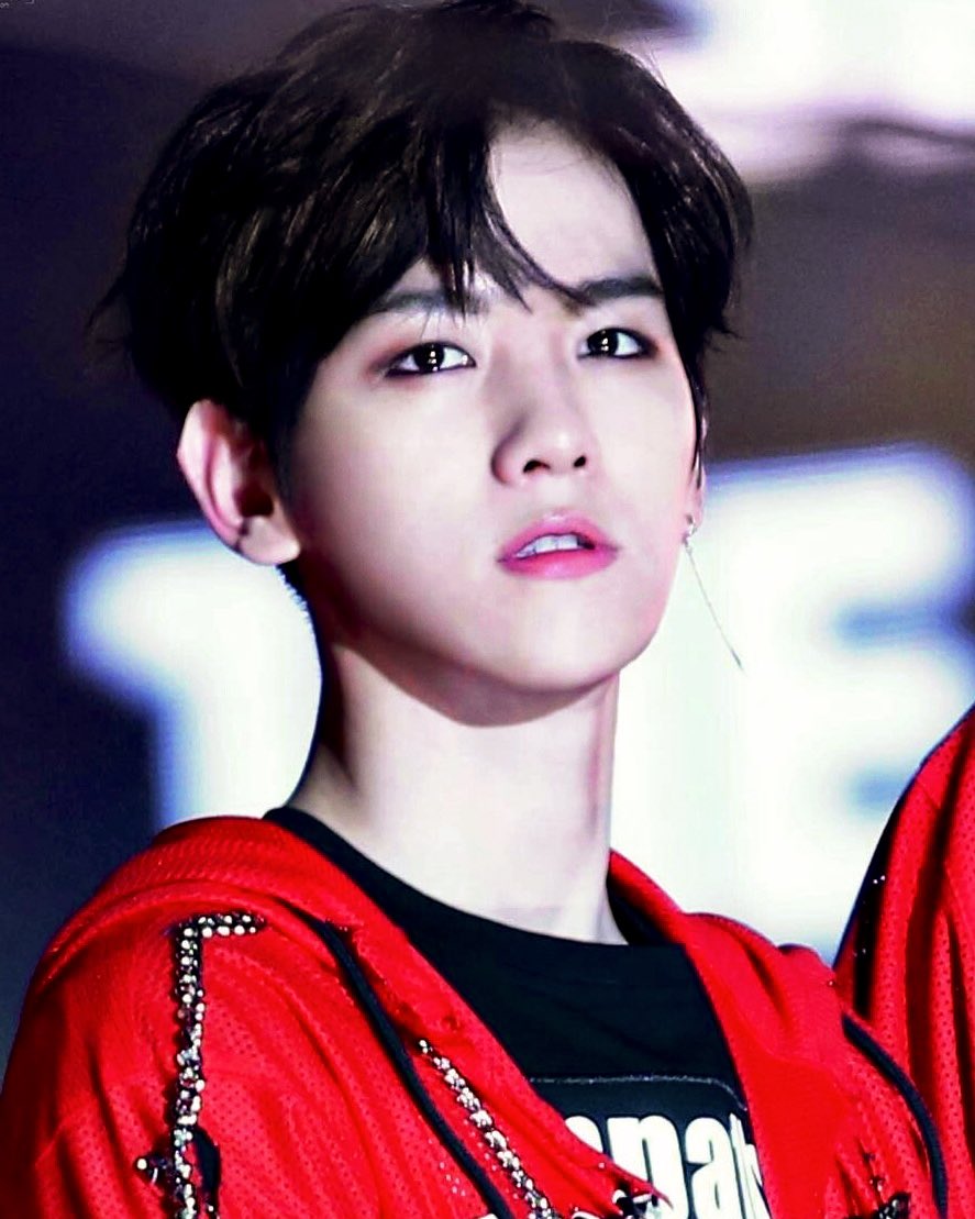 Lu_exo82's tweet photo. 10 years apart but you still makes me "Jeonyuri wa, ni salmeul da , Dwijibeo beorineun ge" BAEKHYUN!!! https://t.co/PJaHHm92FT