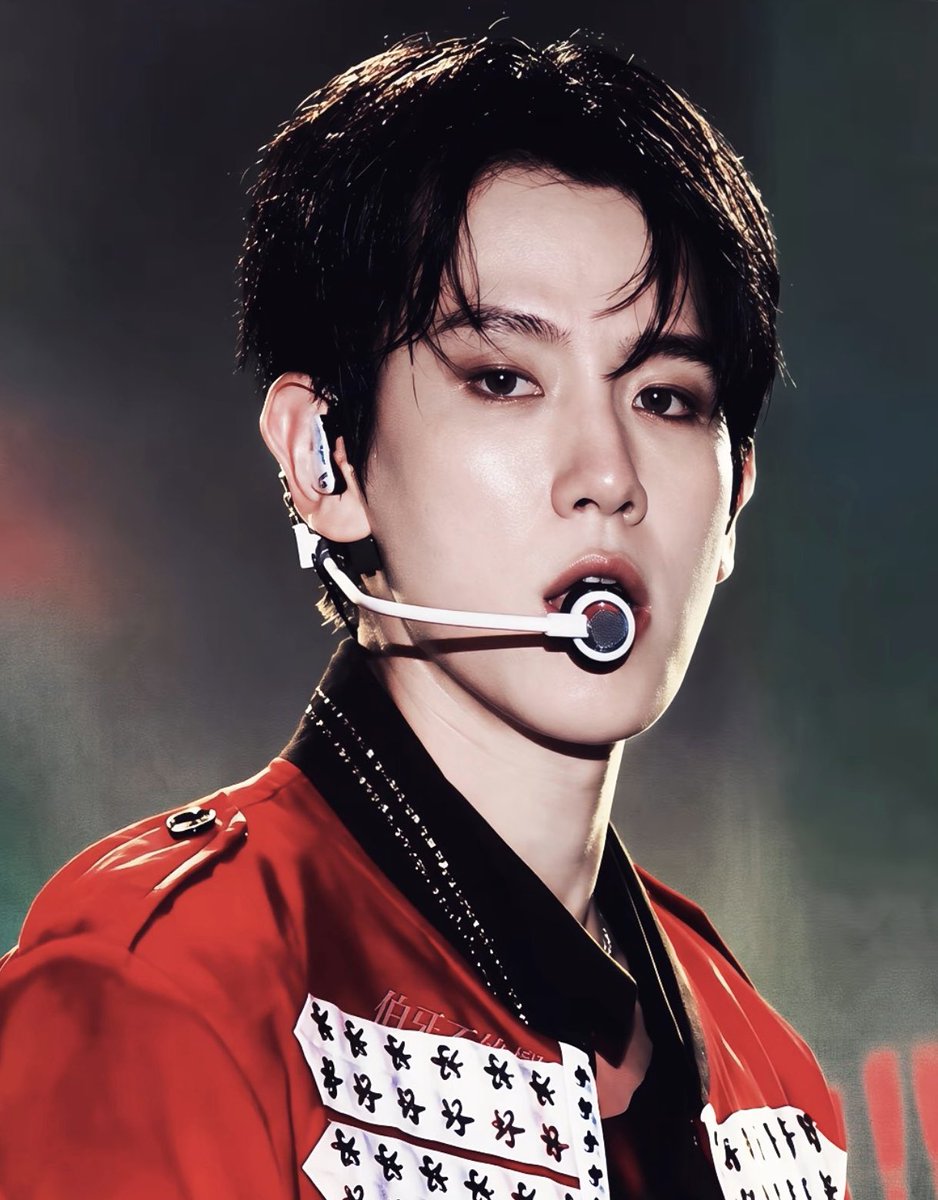 Lu_exo82's tweet photo. 10 years apart but you still makes me "Jeonyuri wa, ni salmeul da , Dwijibeo beorineun ge" BAEKHYUN!!! https://t.co/PJaHHm92FT