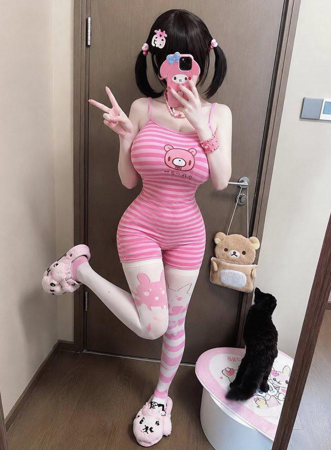 JaBatheft's tweet photo. 想被操晕想被操尿被操喷出来 想被操哭 想被用鞭子抽 被掐着脖子操 扇我的骚奶子 好想要被狠狠地玩 #反差 #女大 #露出 https://t.co/8m5WIk7mZc