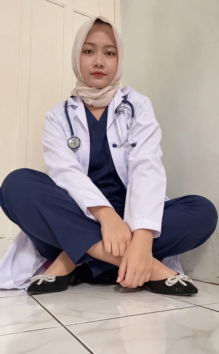 exoticGry's tweet photo. Bu dokter tbrut bikin nagih
https://t.co/JbPoPgrvN6 https://t.co/BoHLEf3Cof