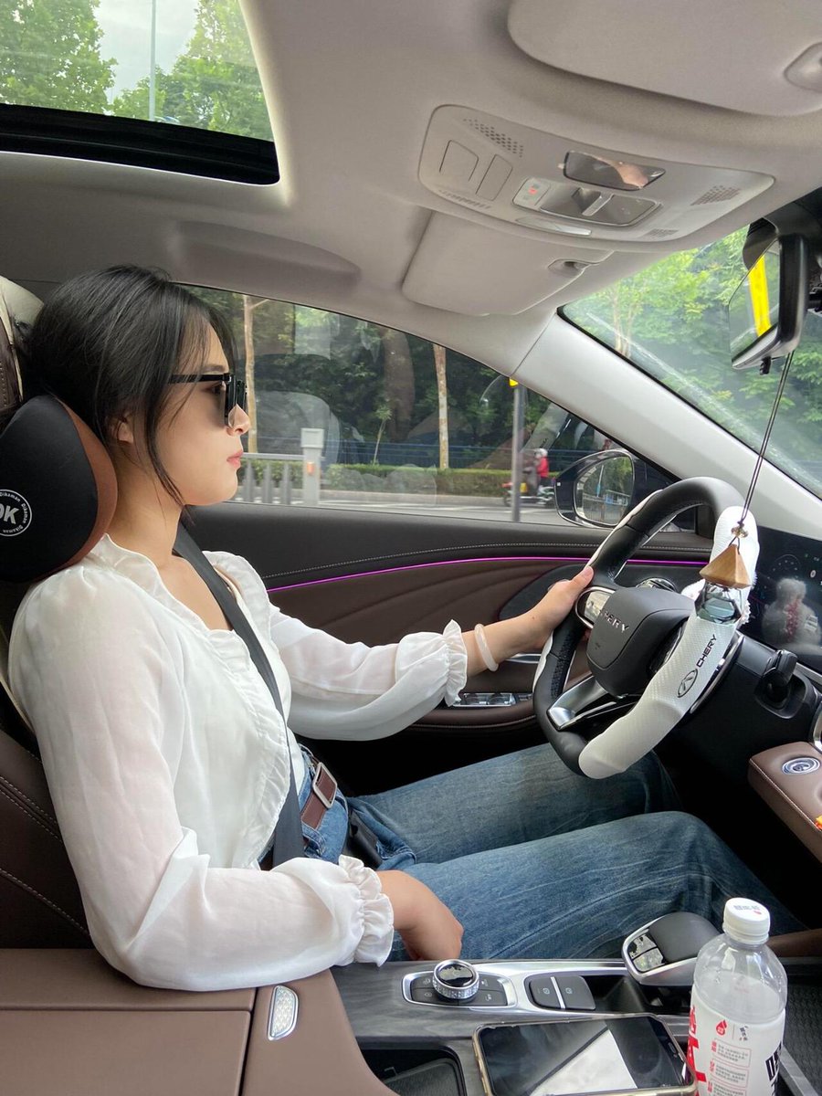 AjaPansini's tweet photo. Hoy aprendí a arrancar el coche y a manejar por la calle tranquila cada pequea victoria se siente genial! https://t.co/jKqMpQjeMT