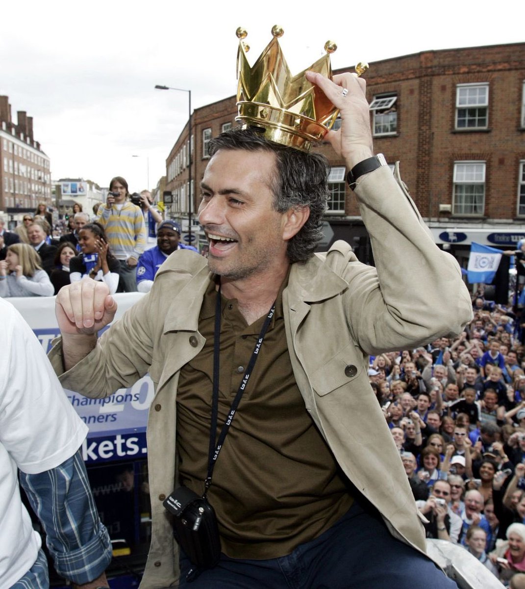 ChelseaInPhotos's tweet photo. 2005 ➡️ 2015 👑🔵 https://t.co/1fCyFl7P4L