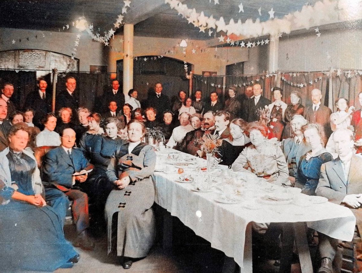 Canada_Unknown's tweet photo. An Autumn harvest supper on the Canadian Prairies, c. 1910s, once a common event. https://t.co/DIXKJGmrxX