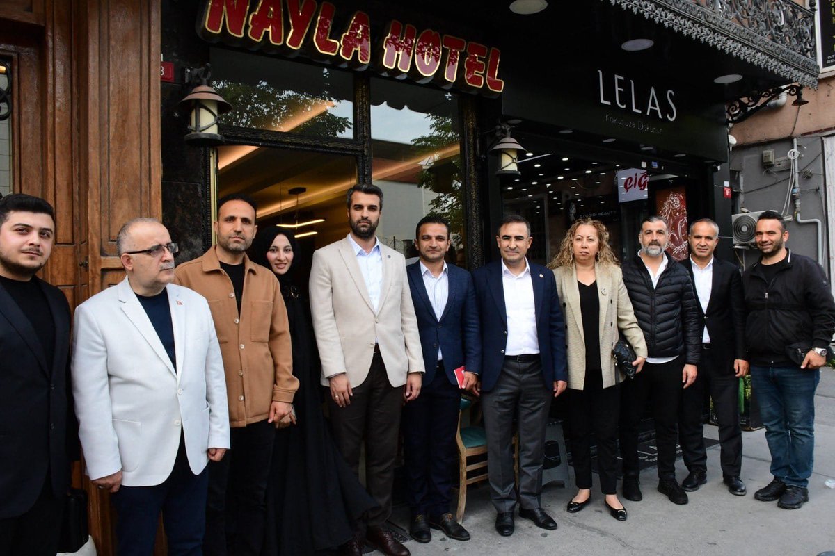 akpartifatihgk's tweet photo. Türkiye Yüzyılı Buluşmaları kapsamında kıymetli vekillerimizle birlikte Fatih’imizde sahadaydık.

Gençlik Kollarımız ve 3 kademe teşkilatımızla hemşehrilerimizle bir araya gelerek Türkiye Yüzyılı hedeflerimizi sahada anlatmaya devam ediyoruz. 🇹🇷 https://t.co/Ap65y48e3t