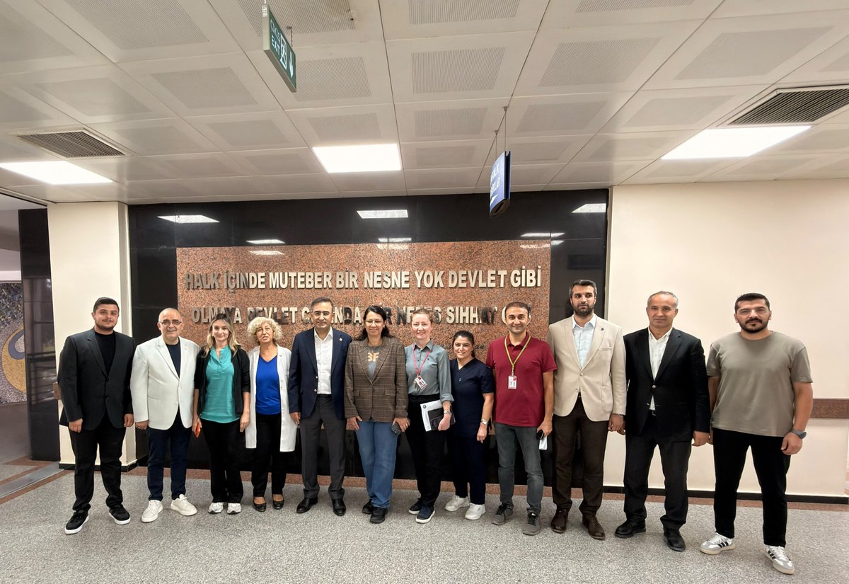 akpartifatihgk's tweet photo. Türkiye Yüzyılı Buluşmaları kapsamında kıymetli vekillerimizle birlikte Fatih’imizde sahadaydık.

Gençlik Kollarımız ve 3 kademe teşkilatımızla hemşehrilerimizle bir araya gelerek Türkiye Yüzyılı hedeflerimizi sahada anlatmaya devam ediyoruz. 🇹🇷 https://t.co/Ap65y48e3t