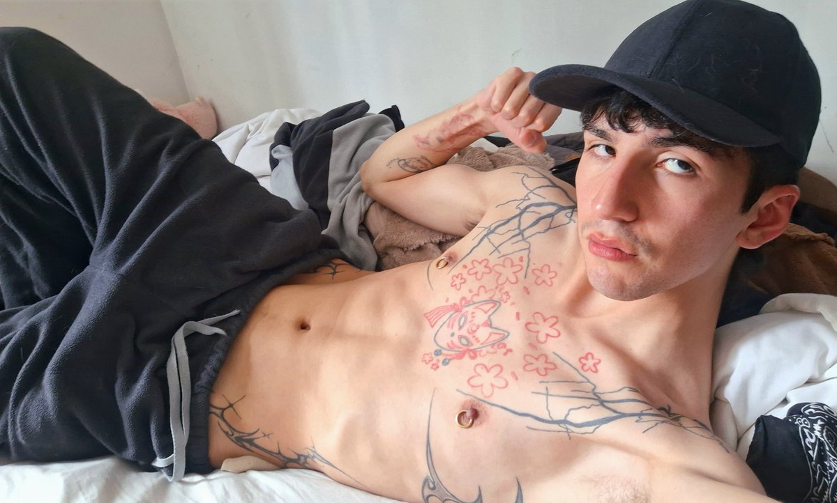 boykittyboy tweet picture