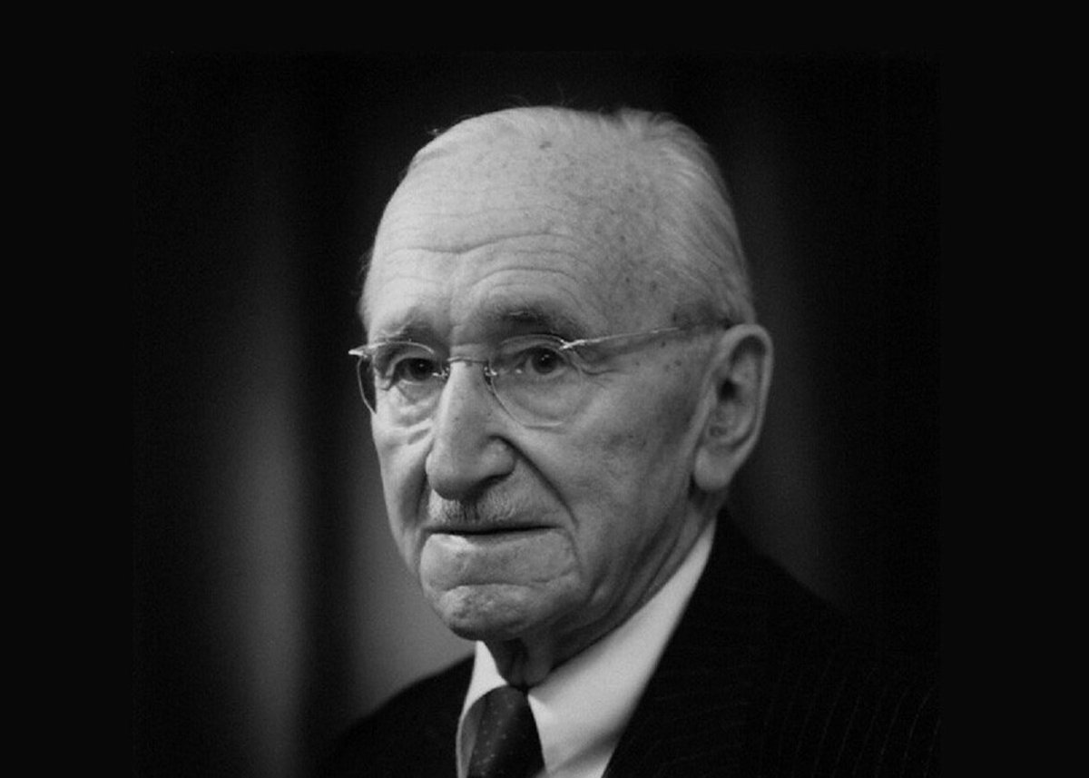 VoLSubstack's tweet photo. “The concept of ‘social justice’ has been the trojan horse through which totalitarianism has entered.”

— F. A. Hayek https://t.co/XRCQC1O614