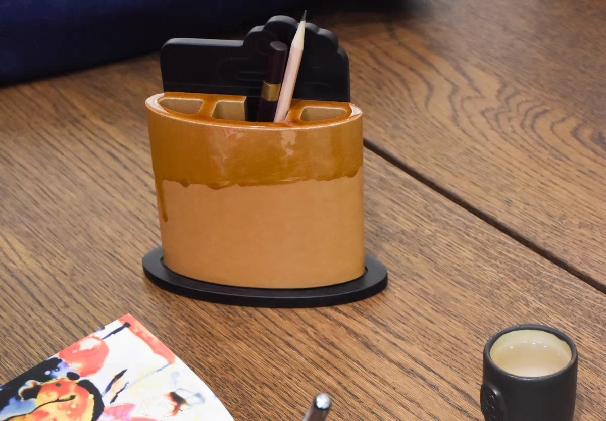 JunieMascevv's tweet photo. Transformé una vieja lata de café en un bello portaobjetos para mi mesa de trabajo, muy útil y gratis! https://t.co/2opgLCy3PL