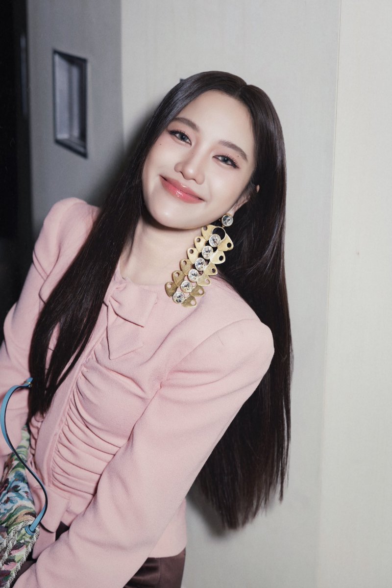 Tarika_15's tweet photo. แจ้ม🤏🏻

#PFW 
#srchafreen 
#FreenSarocha
#ValentinoxFreen
#ValentinoGaravani https://t.co/ACzWb5Pfec