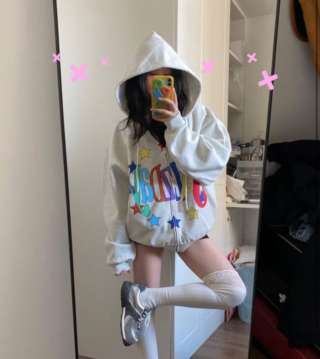 ribbonbbowry's tweet photo. ใครรับพรีรุ่นนี้บ้างคะะ 
#ส่งต่อcryingcenter #cryingcenter #ส่งต่อเสื้อผ้า #ส่งต่อvghbkk #hoodie  #cryingcenterthailand https://t.co/IlWPZmtHc4