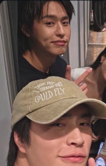 noreuwit's tweet photo. kemarin kemarin kyk mimpibasah that somehow was never gonna happen and lately gembillkin sounds soooo possible pls give us #ME a collab song and a (gdh) movie together (aamiin) (tetep) https://t.co/S9Z5EPTrCM