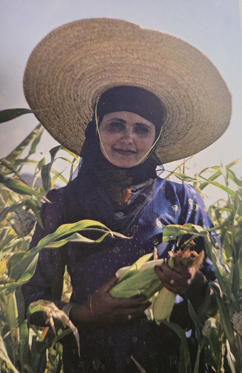 92ihd's tweet photo. صور من عام 1970/1980s للمصور تييري موجير  بمنطقة الجنوب 

وقتها جداتنا ما كانوا يغطون وجيههم ولا يعرفون وش النقاب

#٢٠٣٠_بلا_نقاب 
#_بلا_
#بلا_ن https://t.co/WfBFhWidPr