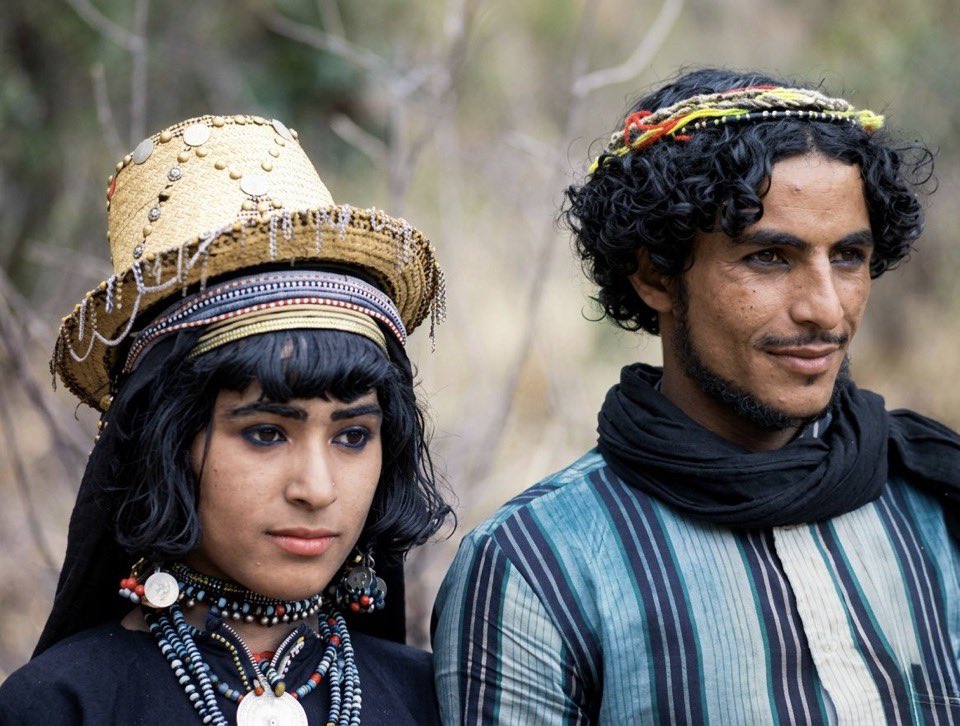 92ihd's tweet photo. صور من عام 1970/1980s للمصور تييري موجير  بمنطقة الجنوب 

وقتها جداتنا ما كانوا يغطون وجيههم ولا يعرفون وش النقاب

#٢٠٣٠_بلا_نقاب 
#_بلا_
#بلا_ن https://t.co/WfBFhWidPr