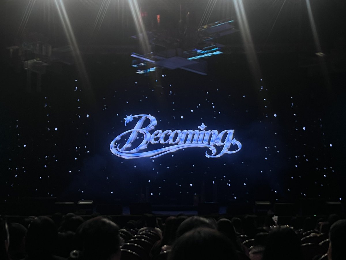 cbkistarrr_614's tweet photo. true! her stage last night looks so magical!!! https://t.co/nH1bROtGMd