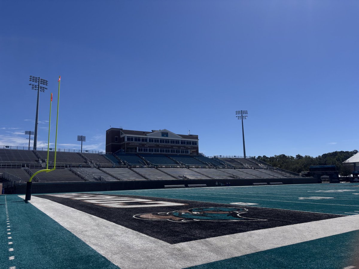 LukeRoxbur69413's tweet photo. I had a fantastic time on my game day visit to Coastal Carolina. Some incredible people and facilities. Thank you to @CharalambousB and @UnitedKicking for making it happen. 
@Chris_Sailer @ThePuntFactory https://t.co/8CJ1miL8ZS