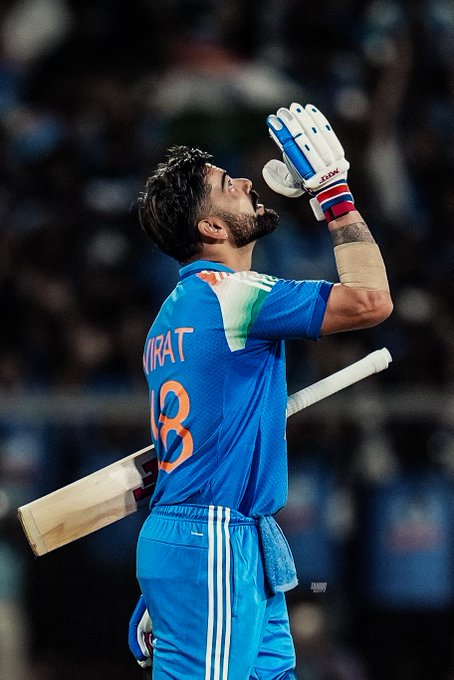 Virat Kohli finishes it off in style with back-to-back sixes!