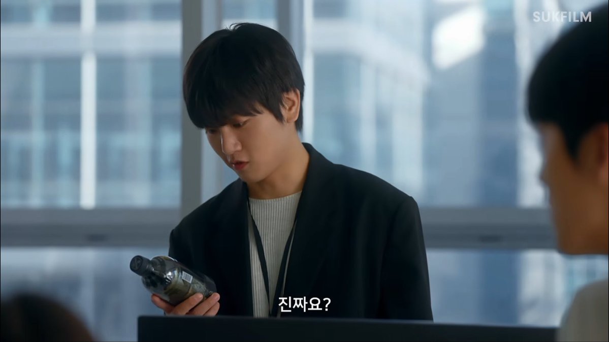 kuuDooMin's tweet photo. 늘 연상 챙겨주다가 처음으로 챙김 받았다고 좋아죽는 서지혁… 두 번 챙겨주면 오열할 듯 https://t.co/hrsjQz1JpT