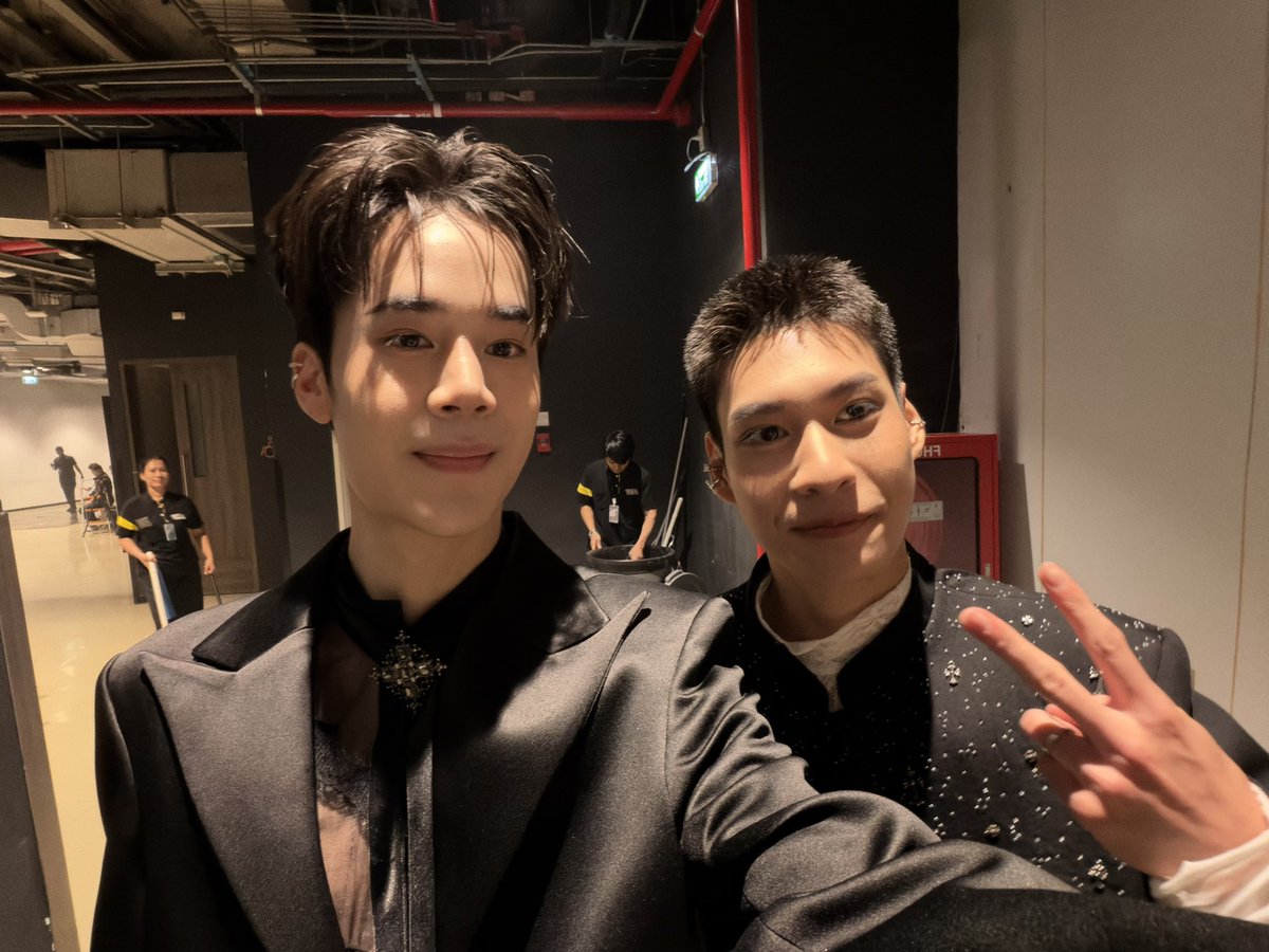 Promsur_'s tweet photo. ขอขอบคุณ FEEDxKHAOSOD awards2026
ที่จัดงานที่ยิ่งใหญ่และทำให้พวกเราได้มาเจอพี่ๆทุกคนนะครับ นี่เป็นประสบการณ์ที่สำคัญสำหรับผมมากๆเลยครับ ขอบคุณมากจริงๆครับ

#FEEDxKHAOSODAwards2026 https://t.co/GVv5ZEl6ae