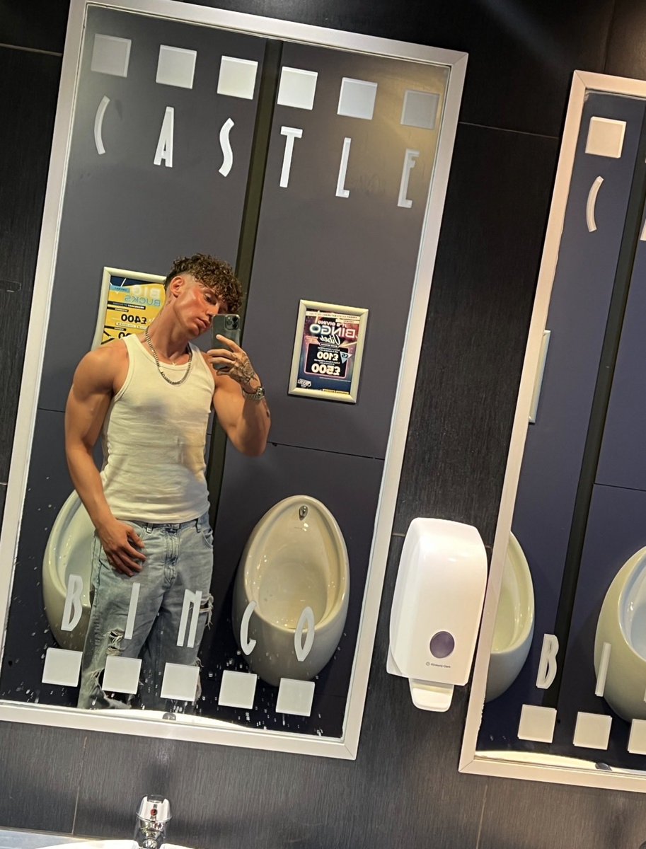 itslevivernall's tweet photo. Starting to see the work pay off now 👀💪 Still a long way to go but we’re getting there. Consistency really does change everything 🔥

#GymTok #GymProgress #FitnessJourney #GymLife #GymMotivation #Fitness #Workout #Progress #Consistency #UKCreator #Welsh #Wales #Newport #Gay https://t.co/GbtVYBo0jX