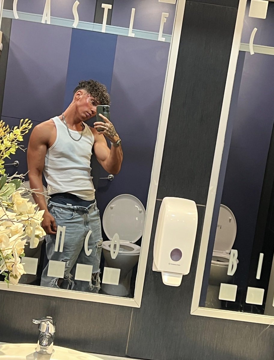 itslevivernall's tweet photo. Starting to see the work pay off now 👀💪 Still a long way to go but we’re getting there. Consistency really does change everything 🔥

#GymTok #GymProgress #FitnessJourney #GymLife #GymMotivation #Fitness #Workout #Progress #Consistency #UKCreator #Welsh #Wales #Newport #Gay https://t.co/GbtVYBo0jX