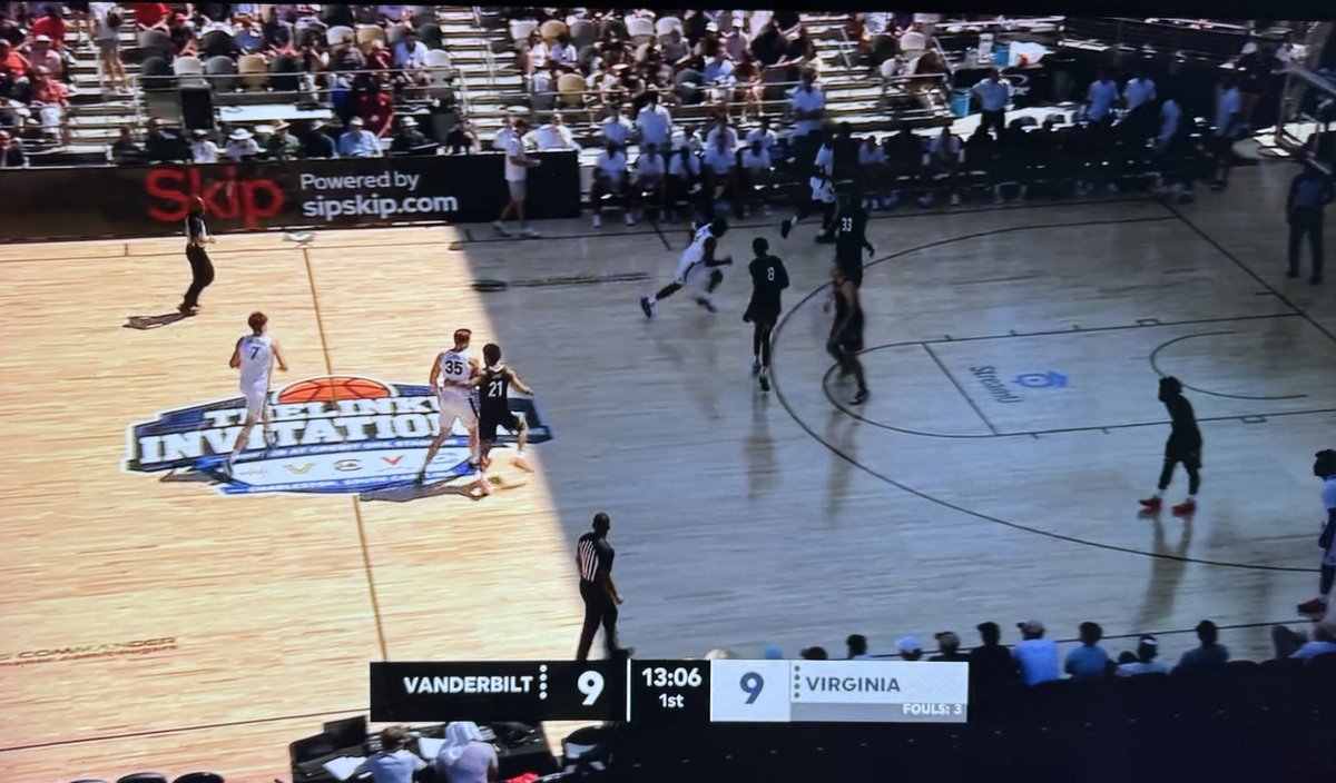 coleadamss's tweet photo. Yes it’s September 

Yes there is a college basketball game happening 

Yes it’s on a tennis court with half the court in the sun and the other in the shade 

Welcome back College Basketball https://t.co/d6HROeFXru