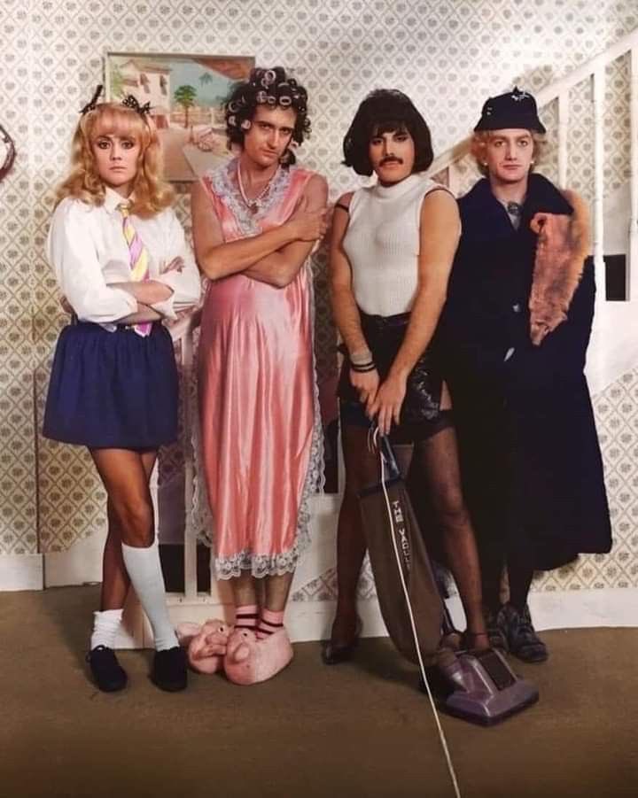 tastebckrry's tweet photo. harry styles and the band for harryween 2027 https://t.co/sSP9BufVpG