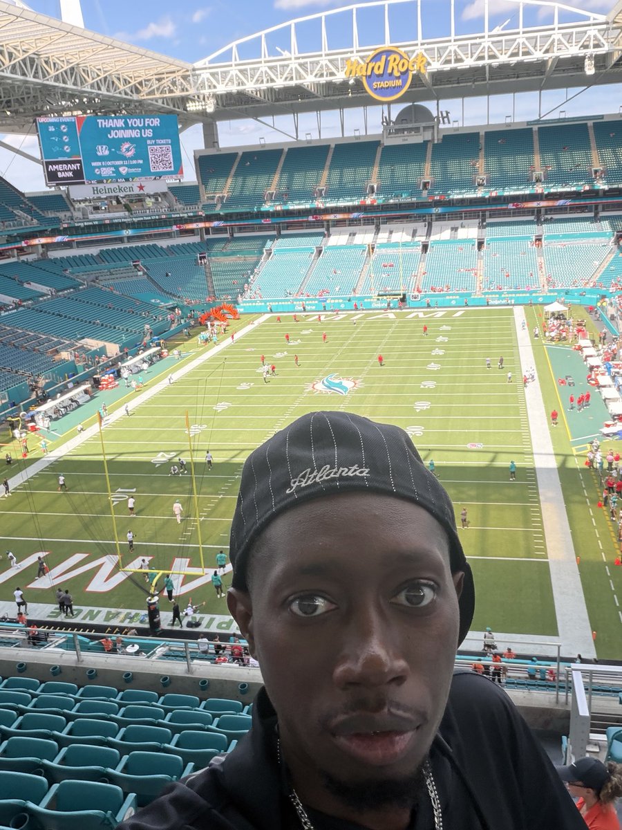 BootheAj62579's tweet photo. #chiefsvsDolphins #305 https://t.co/bmBNtl3N2d