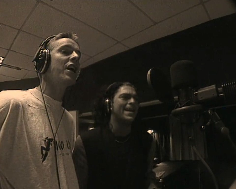 RetroballNorge's tweet photo. Denne sunnmøringen var i studio for å promotere sin nye single "Crocodile rock", ei låt han hadde spilt inn på forespørsel av Motorførernes Avholdsforbund. Karen Marie fikk sitt eksklusive eksemplar fordi Fjørtoft syntes at "hun var så fin på håret". https://t.co/UwcR5H9eIo