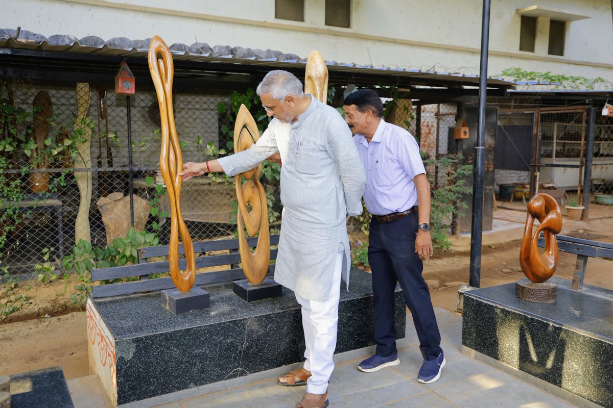 iJagdishBJP's tweet photo. આણંદ ડી.એન હાઈસ્કૂલ ખાતે  'યોગ શિલ્પ' વર્કશોપ ની મુલાકાત લીધી. https://t.co/tMOPS3zsBV